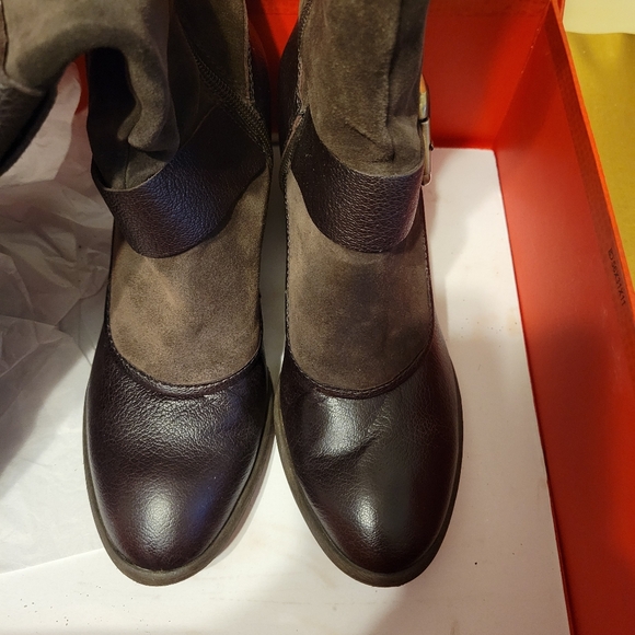 Donald j pliner Boots Size 7 - Picture 6 of 10